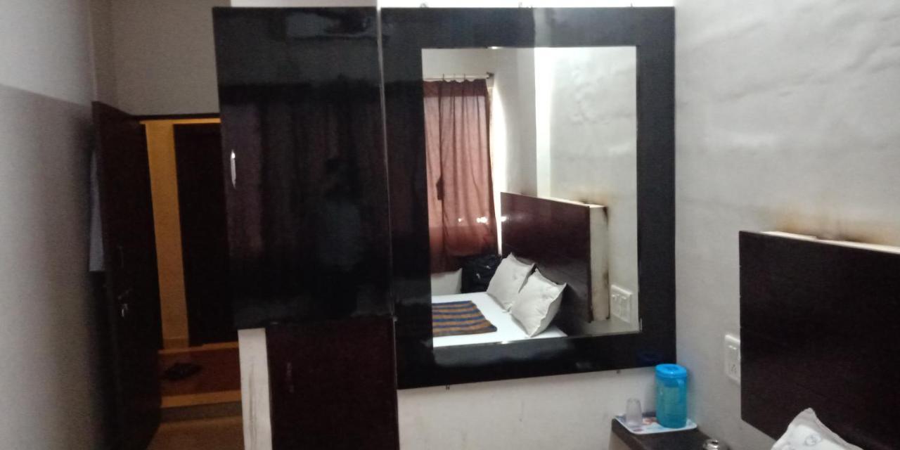 Nilraj Lodge Ratnagiri Luaran gambar